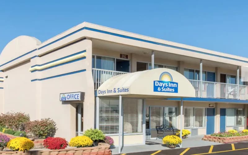 Days Inn & Suites Dayton North